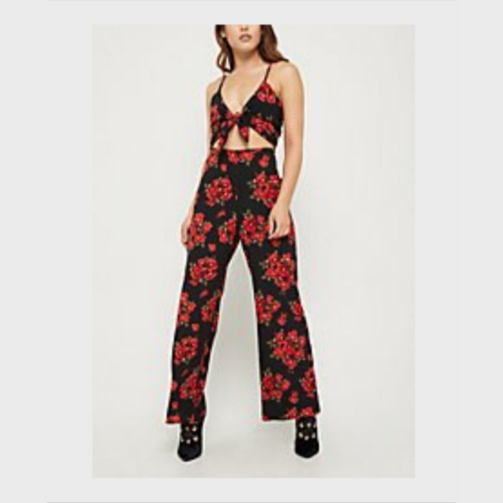 🆕️Rue21 Black and Red Floral Cutout Jumpsuit